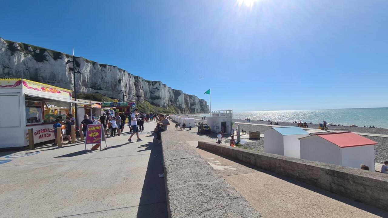 Idealement Situe "Le Studio" Les Locations Isahora Sont Aussi A 2 Pas Du Chateau D'Eu, Des Falaises Du Treport, De Mers Les Bains Et Aux Portes De La Baie De Somme Eu (Seine-Maritime) Bagian luar foto
