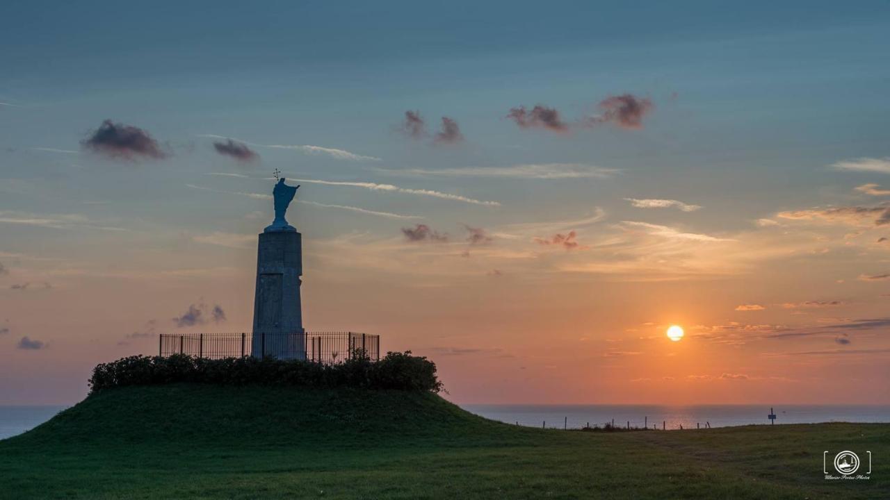 Idealement Situe "Le Studio" Les Locations Isahora Sont Aussi A 2 Pas Du Chateau D'Eu, Des Falaises Du Treport, De Mers Les Bains Et Aux Portes De La Baie De Somme Eu (Seine-Maritime) Bagian luar foto