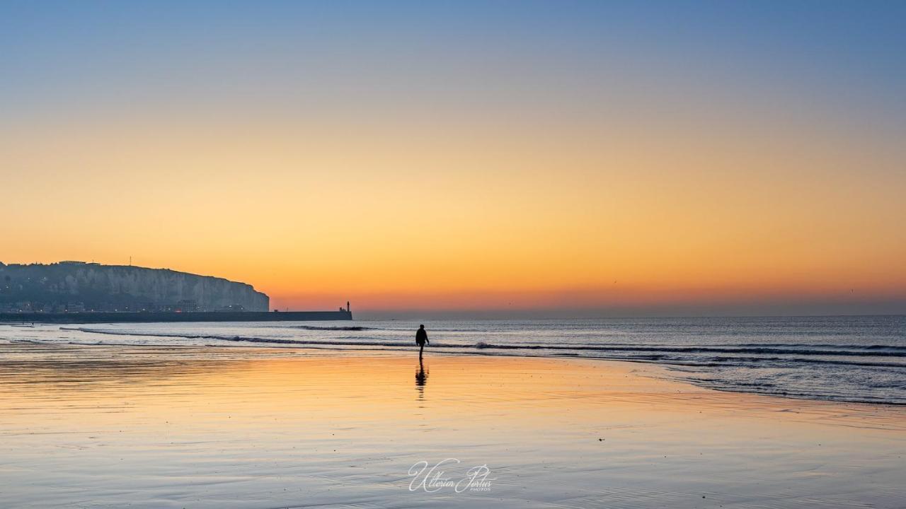 Idealement Situe "Le Studio" Les Locations Isahora Sont Aussi A 2 Pas Du Chateau D'Eu, Des Falaises Du Treport, De Mers Les Bains Et Aux Portes De La Baie De Somme Eu (Seine-Maritime) Bagian luar foto