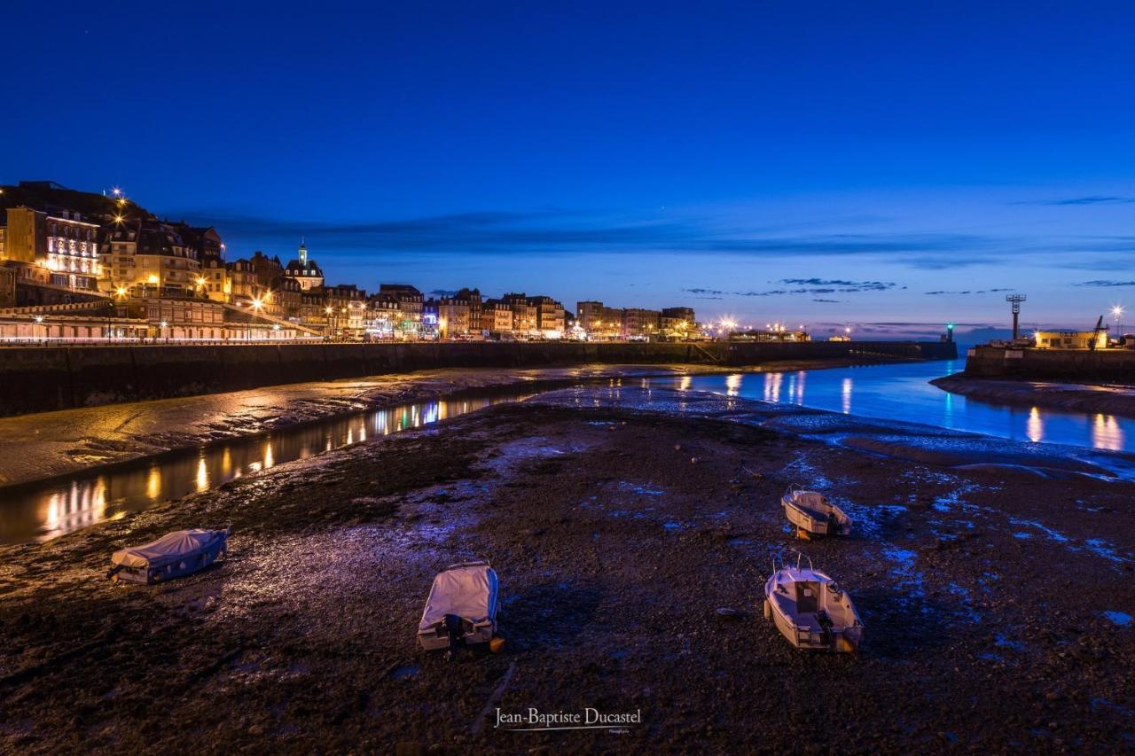 Idealement Situe "Le Studio" Les Locations Isahora Sont Aussi A 2 Pas Du Chateau D'Eu, Des Falaises Du Treport, De Mers Les Bains Et Aux Portes De La Baie De Somme Eu (Seine-Maritime) Bagian luar foto